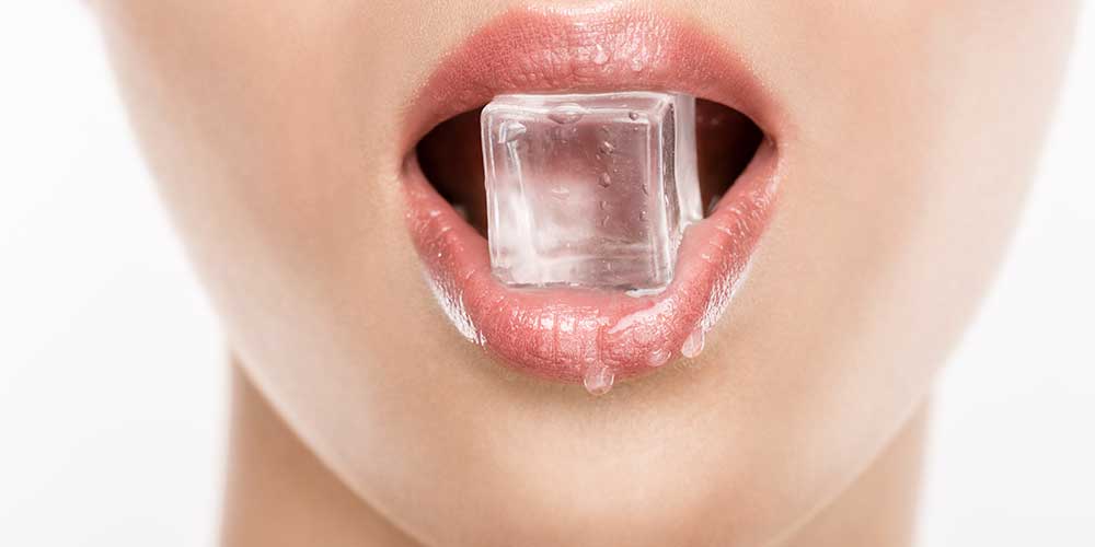 What causes tooth sensivity to cold and hot?